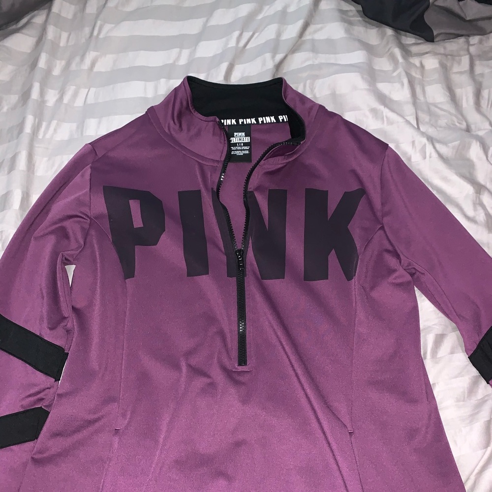 Pink long sleeve workout shirt, has pockets
